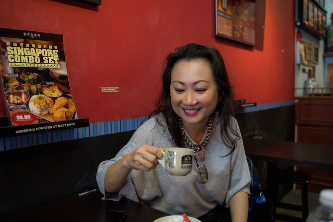 Singapore: Chinatown Hawker Market Food Tour with 7 Food Tastings - Chwee kueh and chendol finish the meal