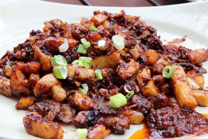 Singapore: Chinatown Hawker Market Food Tour with 7 Food Tastings - What the guides add to the experience
