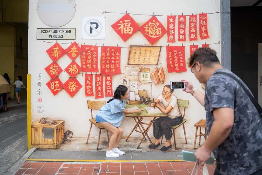 Singapore: Chinatown Hawkers Food Tour with 7 Food Tastings - Prata or thosai for a South Indian change of pace