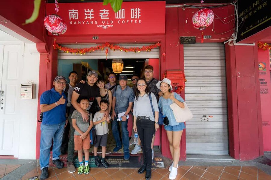 Singapore: Chinatown Hawkers Food Tour with 7 Food Tastings - Meeting at Chinatown MRT Exit A