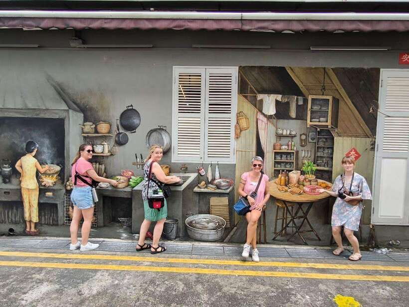 Singapore: Chinatown Historic Walking Tour with Lunch - Yue Hwa, The Majestic, and Pagoda Street
