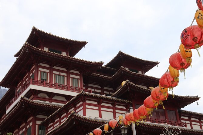 Singapore Chinatown Market Private Food Tour with 7 Food Tastings - The Buddha Tooth Relic Temple and a quieter rooftop pause