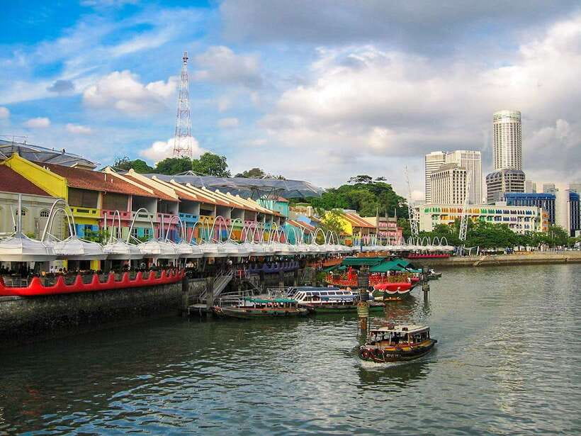 Singapore: City Highlights Walking Tour & Singapore River - The Singapore River gives the tour its character