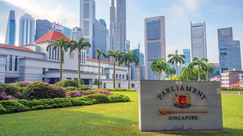 Singapore: City Highlights Walking Tour & Singapore River - The move toward Marina Bay opens the city