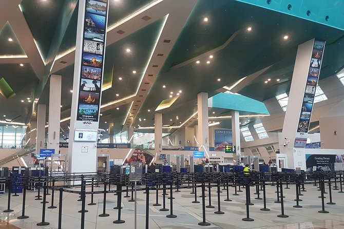 Singapore Departure: Hotel to Cruise Centre Transfer - Meeting your driver in the hotel lobby