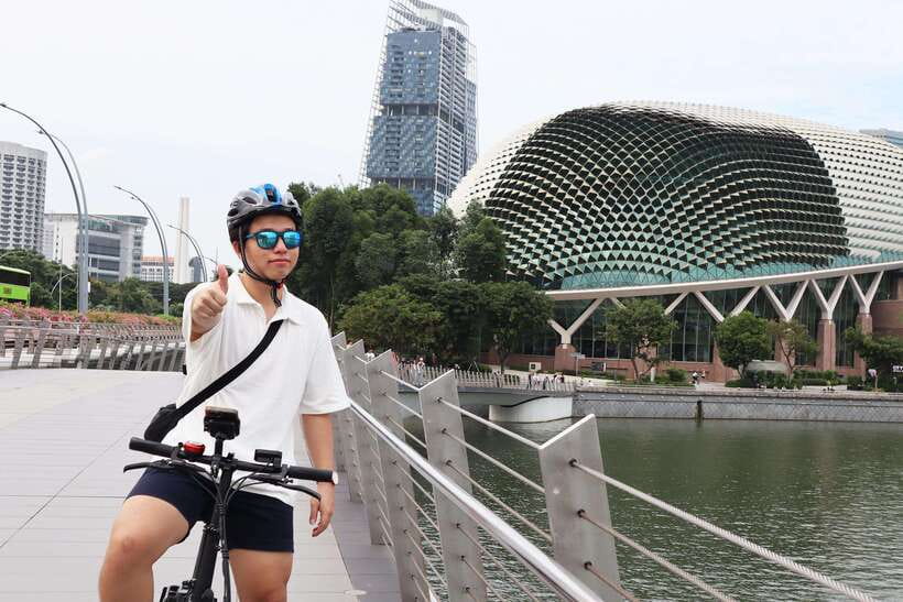 Singapore: Electric Bicycle Experience (Rental and Tour) - Finishing at the Singapore Flyer