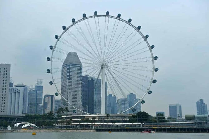 Singapore Flyer - Pairing the Flyer with Gardens by the Bay