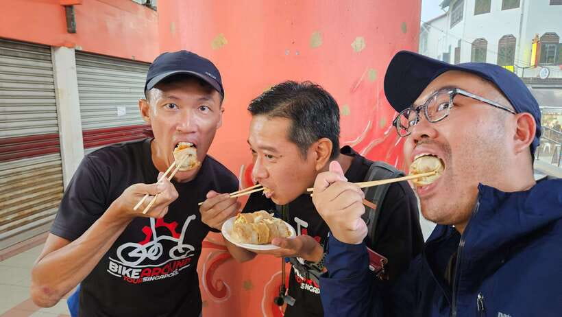 Singapore: Food and Bike Tour - Downtown - Little India: spice, bread, and unfamiliar choices