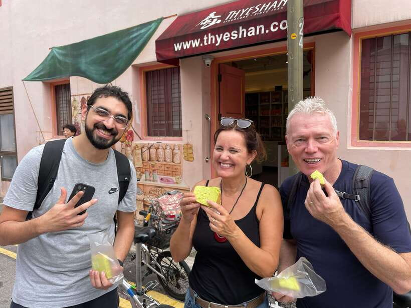 Singapore: Food and Bike Tour - Downtown - Nine tastings, with room for surprise