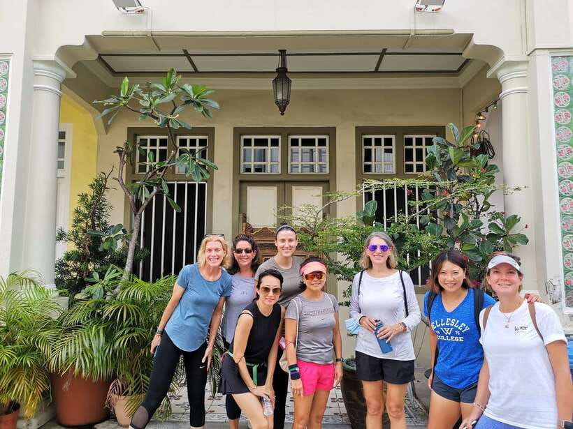 Singapore: Food and Bike Tour: Katong District - Colorful shophouses and useful photo stops