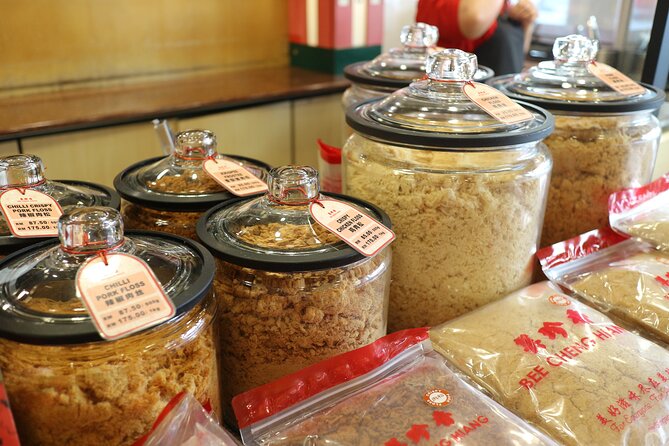 Singapore Foodie Experience Guided Tour with 5 dishes Tasting - What the guides add to the meal