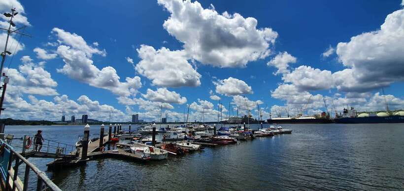 Singapore: Guided Boat Tour and Kelong Fish Farm Visit - Who will enjoy this three-hour outing?