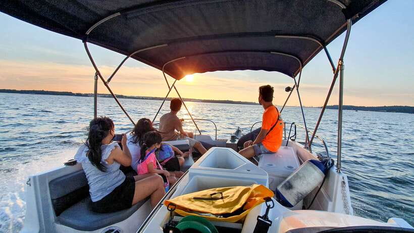 Singapore: Guided Boat Tour and Kelong Fish Farm Visit - Pulau Ubin from the sea