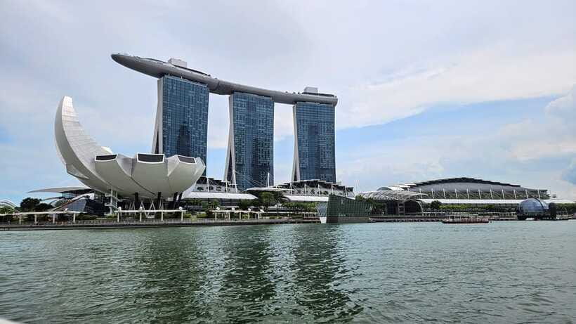 Singapore: Guided City Tour by Amphibious Duck Boat - How to get the best seat
