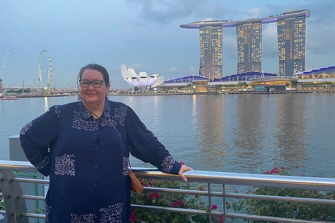 Singapore Guided Night Tour with 2 Light Shows & River Cruise - Ending at Lau Pa Sat with local food nearby