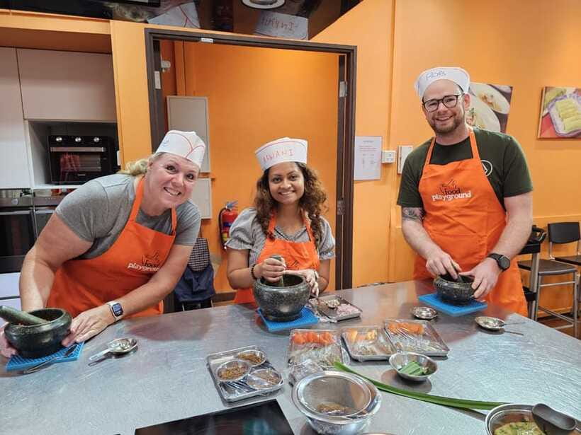 Singapore: Hands-on Cooking Class with Cultural Immersion - Cooking Singaporean food beside Buddha Tooth Relic Temple