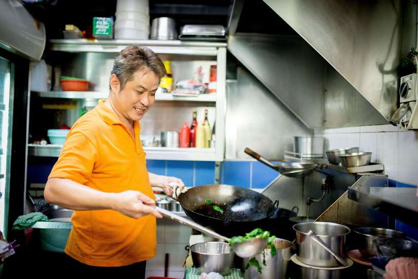 Singapore: Hawker Culture Food Tour and Sightseeing - Why this route works so well in Singapore