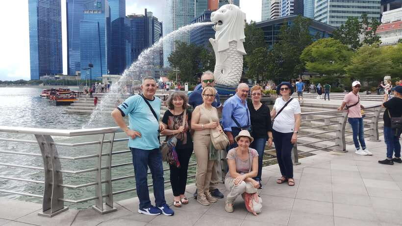 Singapore: Highlights & Hidden Gems Walking Tour - The Colonial District and Singapore’s older face