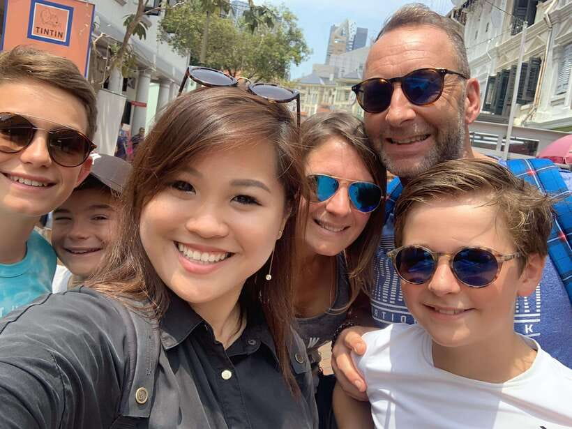 Singapore: Highlights & Hidden Gems Walking Tour - Tiong Bahru Market, one hour of local flavor