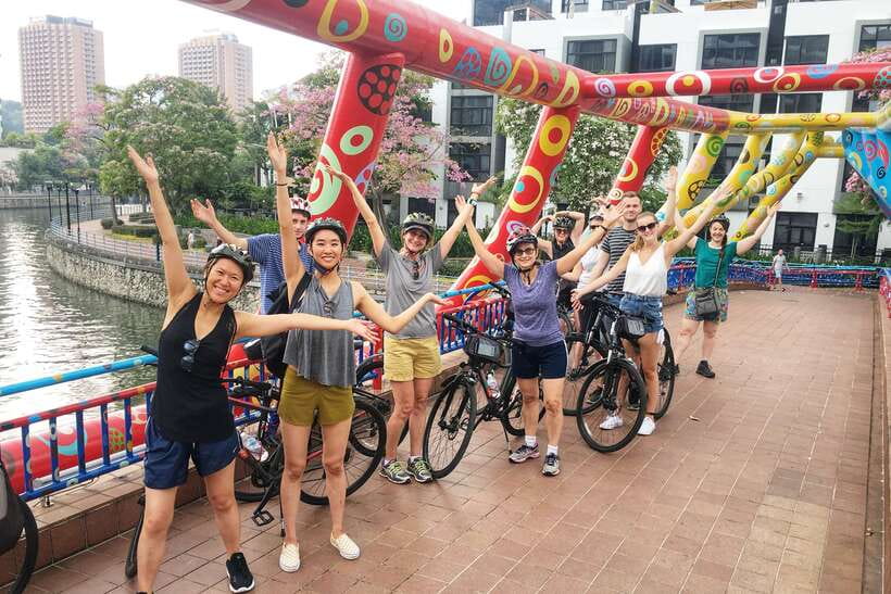 Singapore: Historical Half-Day Bike Tour - Marina Bay, the Merlion, and the modern skyline