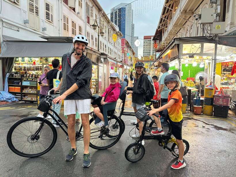 Singapore: Light to Night Bike Tour - What the ride feels like on city streets