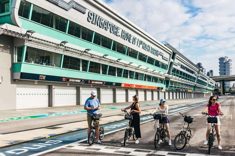 Singapore: Lion City Highlights Bike Tour - Chinatown and the city’s layered culture