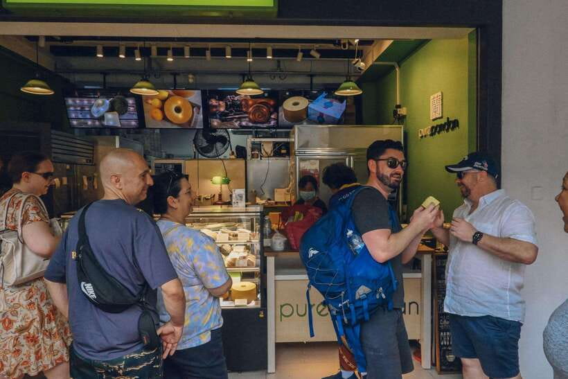 Singapore: Local Hawker Food Tour with Tastings - South Bridge Road, Sago Street, and Chinatown’s landmarks