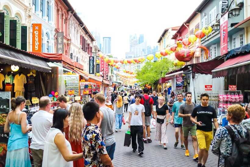 Singapore: Local Street Food Tasting Tour - The MRT ride is part of the lesson