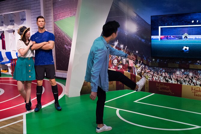 Singapore: Madame Tussauds Sentosa E-Ticket - Korean stars Kim Woo-bin and Bae Suzy