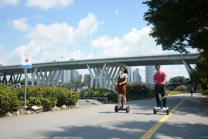 Singapore: Marina Bay Mini Segway Tour - Marina Bay Sands, the Helix Bridge, and the Esplanade