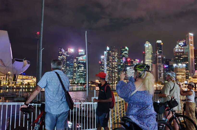 Singapore: Marina Bay Night Tour by Bicycle - Starting at Crawford Lane and getting set up