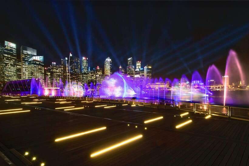 Singapore: Marina Bay Nighttime Walking Tour - From the Esplanade to the Downtown Core
