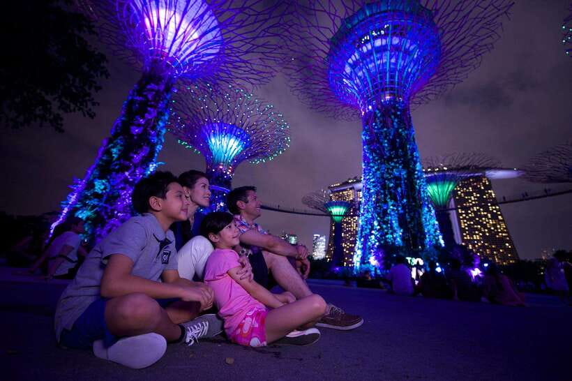 Singapore: Marina Bay Nighttime Walking Tour - Gardens by the Bay and Garden Rhapsody