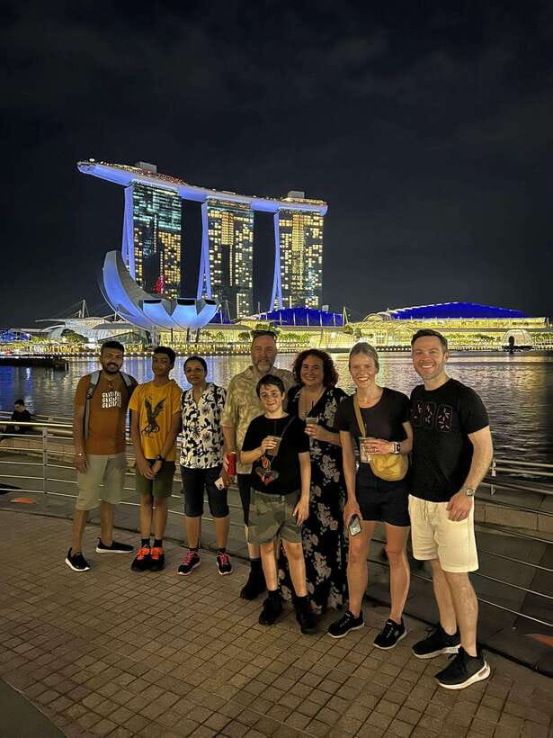 Singapore: Marina Bay Nighttime Walking Tour - Starting at UOB Plaza 2 beside the Singapore River