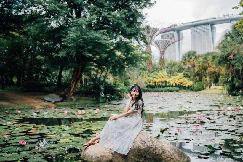 Singapore: Moments in the City Private Photography Session - Poses, candid moments, and the human side of pictures