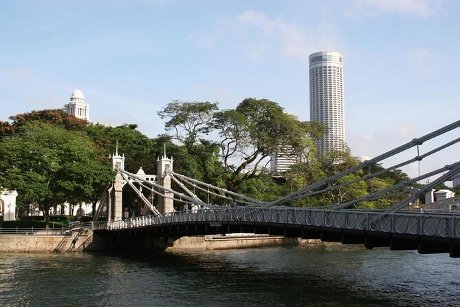 Singapore Nightlife: Street Food, Night Views and Drinks - Merlion Park and Marina Bay After Dark
