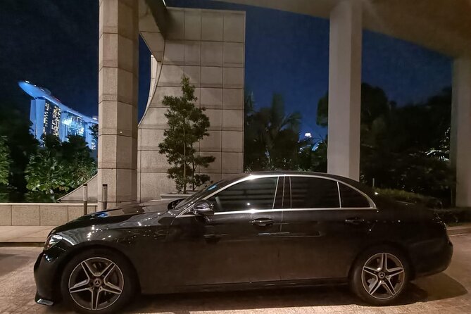 Singapore: Private Airport/Seaport Meet&Greet → Downtown/Sentosa - What the chauffeur service feels like