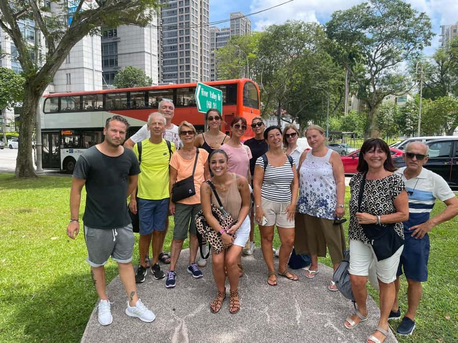 Singapore: Private Customizable Singapore Tour - Chinatown for temples, food, and a compact first stop