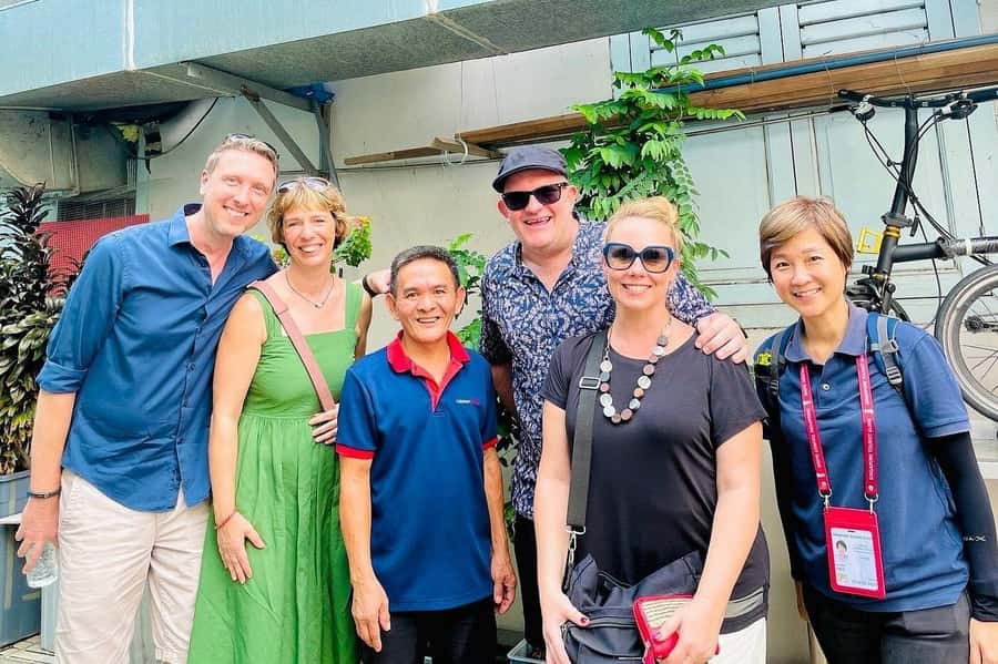 Singapore: Private Food & Heritage Walking Tour - Maxwell Food Centre and the value of shared tastings