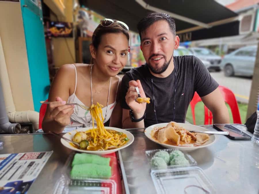 Singapore: Private Food & Heritage Walking Tour - Little India, local stories, and moving between neighborhoods
