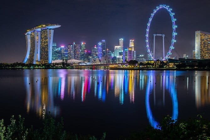 Singapore Private Night Cycling with Dinner - Why cycling Singapore after dark works so well