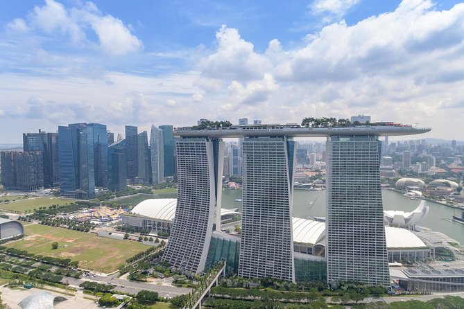 Singapore: Private Walking Tour with a Local - Key points at a glance