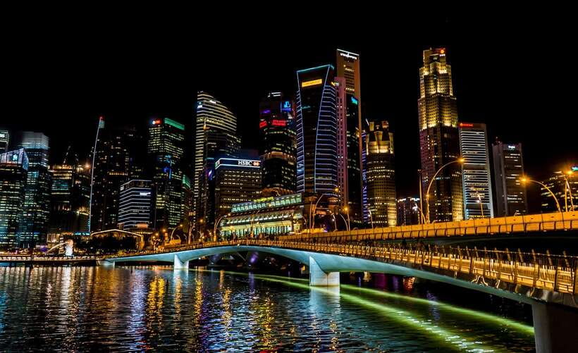 Singapore: Private Walking Tour with a Local - Who should book this experience?