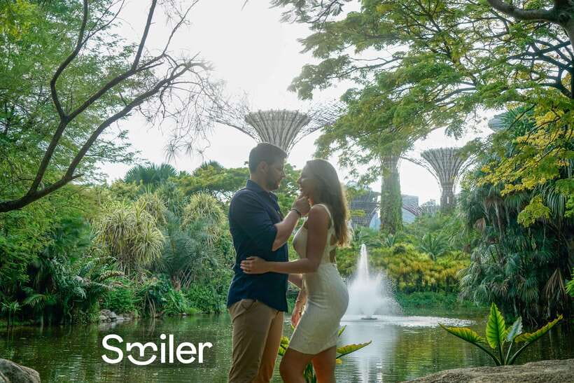 Singapore: Professional photoshoot at Gardens by the Bay - Meeting at 18 Marina Gardens Dr
