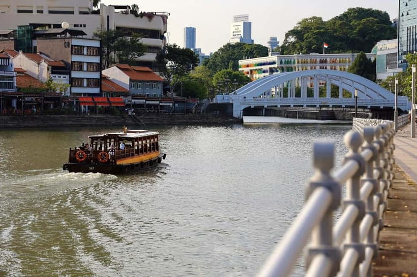 Singapore River Cruise, Garden Rhapsody & Spectra by CYT - Hotel pickup or meeting point?