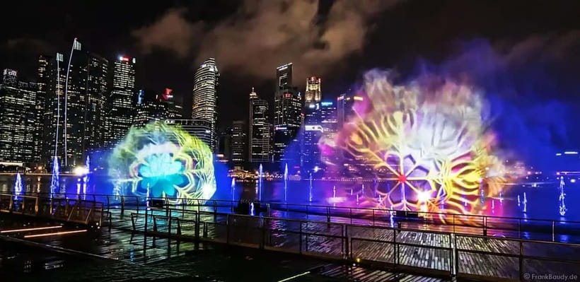 Singapore River Cruise, Garden Rhapsody & Spectra by CYT - Clarke Quay brings in the older Singapore