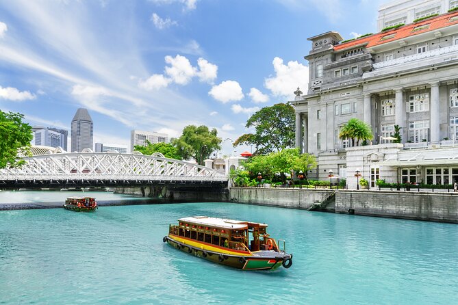 Singapore River Cruise, Night Garden Rhapsody & Spectra by CYT - Merlion Park gives you the classic opening view