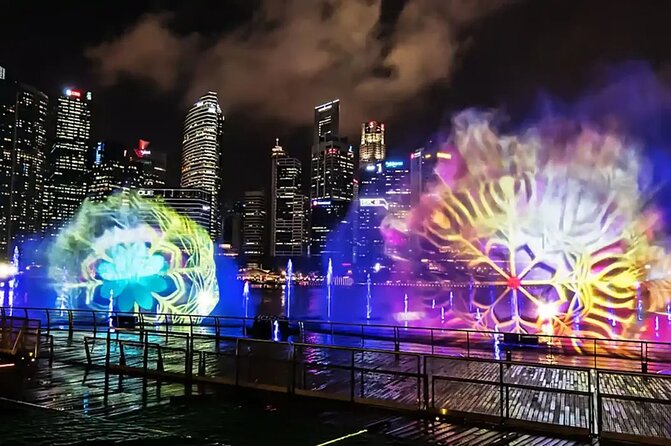 Singapore River Cruise, Night Garden Rhapsody & Spectra by CYT - The 30-minute bumboat cruise is the evening’s best change of pace