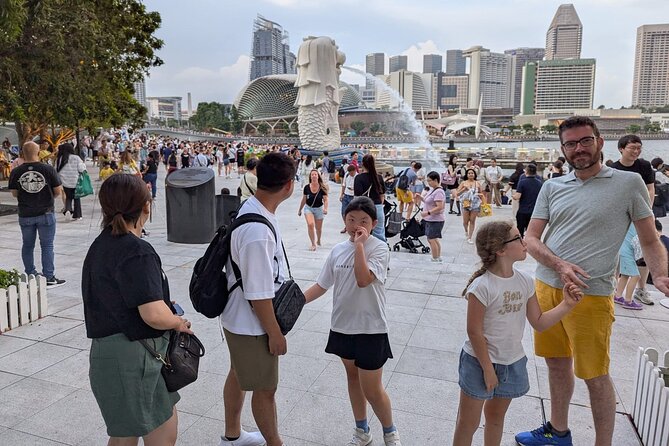 Singapore River Cruise with Spectra & Garden Rhapsody Light Show - Merlion Park offers the classic photo stop