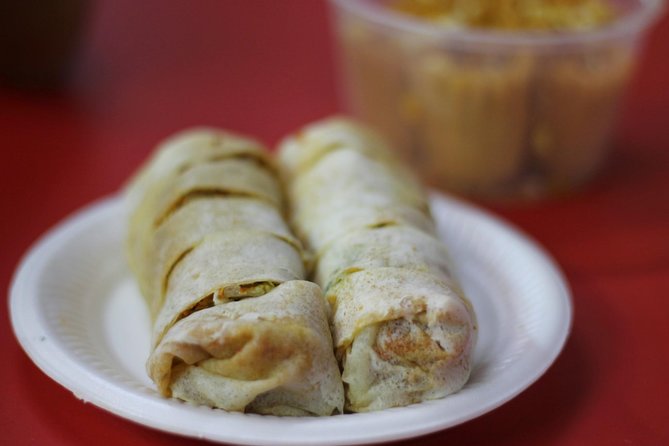 Singapore's Chinatown "Off The Beaten Track" Foodie Tour - Hawker-center classics and Singapore food basics